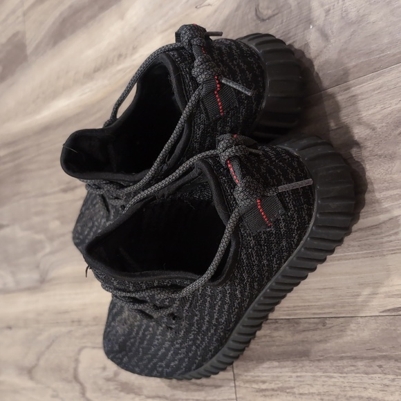 Men's Adidas Yeezy Boost 350 - Pirate Black. Sz 8.5 - Picture 2 of 4